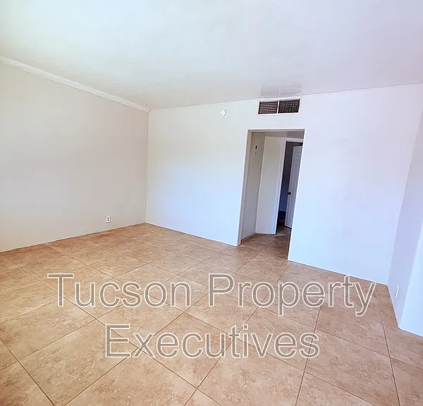 2925 N Estrella Ave #1 — Photo 13