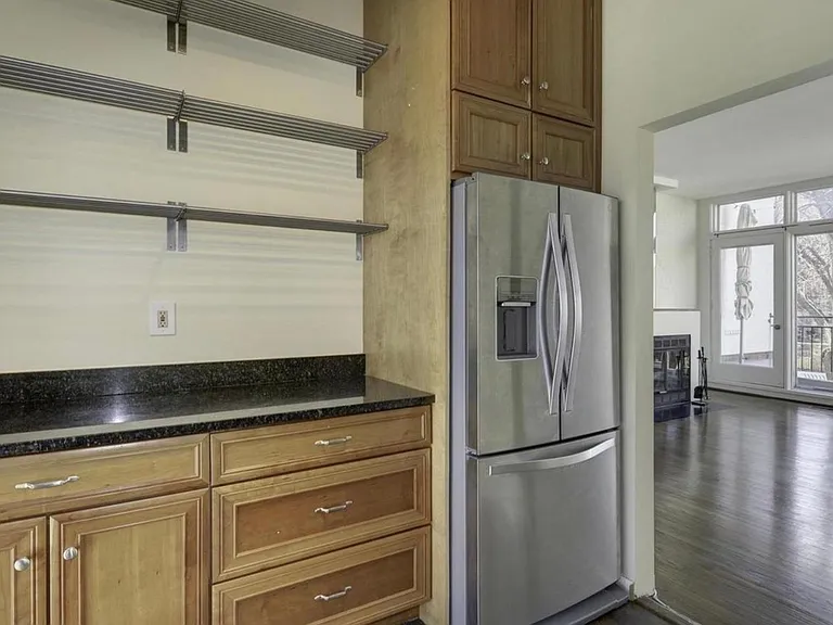 821 Delaware Ave SW #A — Photo 3