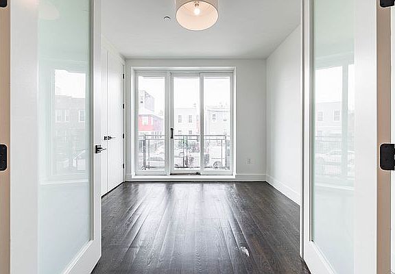 4th image of 142 Erasmus St #4A