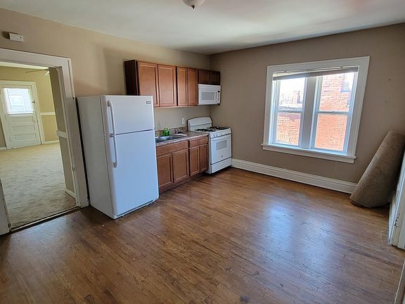 2nd image of 3438 Itaska St #2F