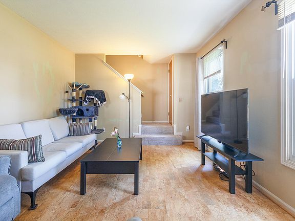 4th image of 3096 Sturgeon Bay Ave