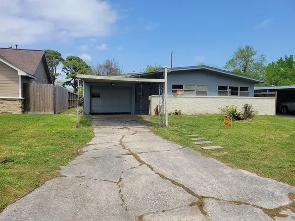 704 Grantham Rd, Baytown, TX 77521