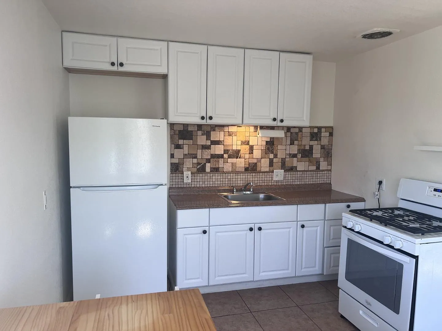 1007 Center Ave - C — Photo 4