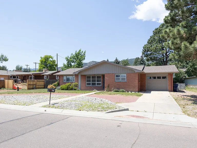 822 Orion Dr — Photo 2