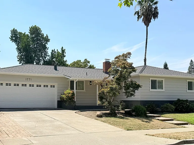 1771 Lynwood Dr — Photo 2