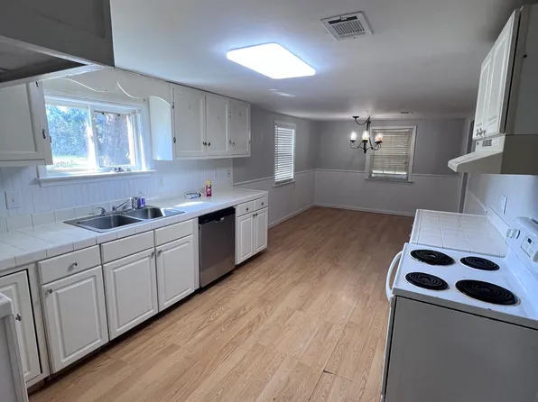 830 Columbus St, Waycross, GA 31503