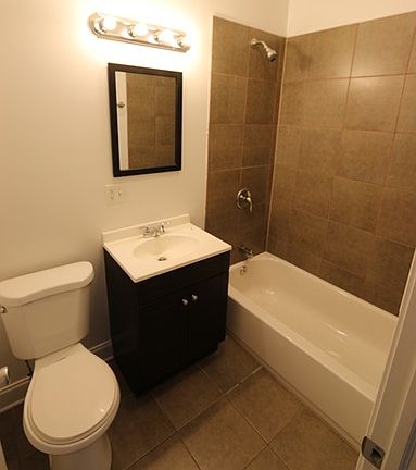4th image of 2065 W Jarvis Ave #1W