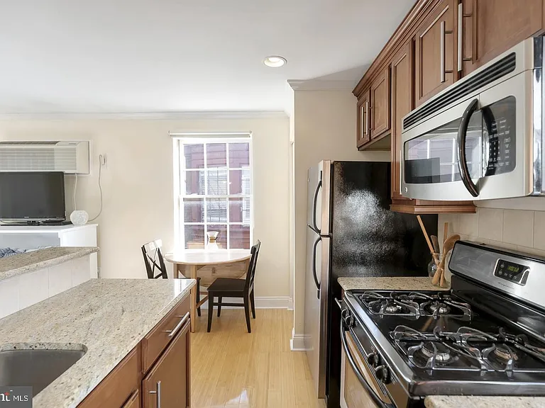 1716 Pine St #5/3R — Photo 9
