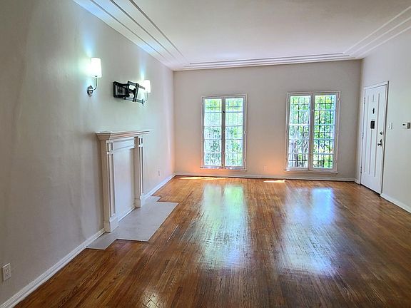 3rd image of 1003 S Holt Ave