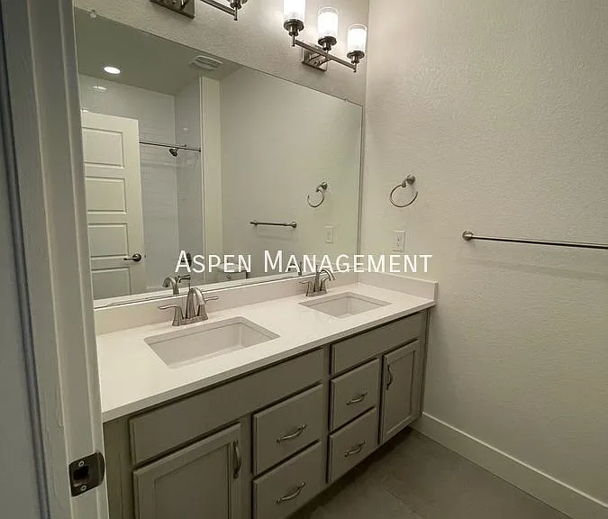 2215 Village Green Way — Photo 10