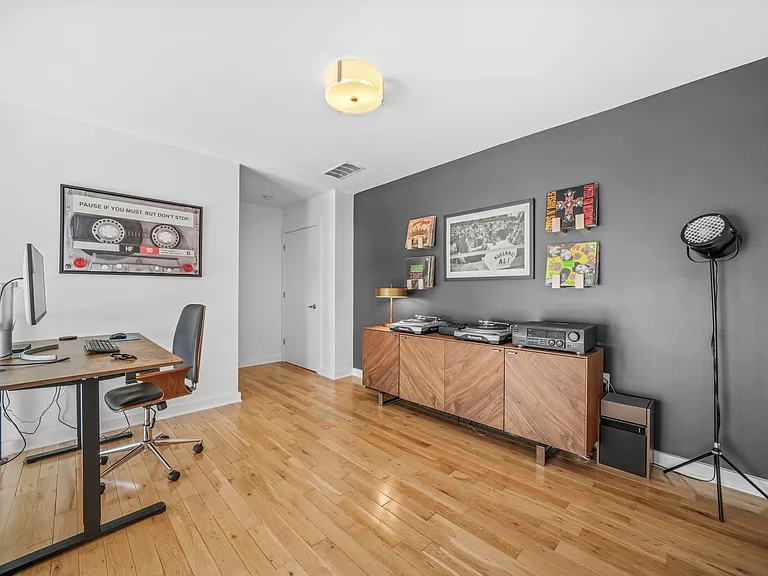 1277 Aalto Main NW — Photo 15