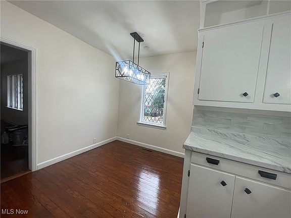 4th image of 607 Hillcrest Ter