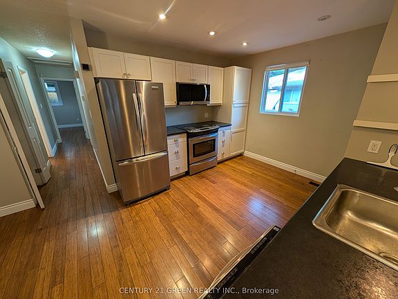 5th image of 4 Wenlock Cres