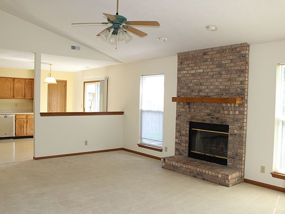 3rd image of 226 S Brookfield Dr