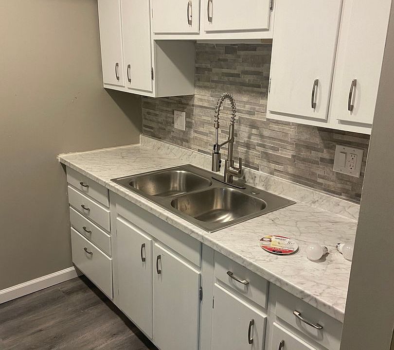 1st image of 904 Georgian Dr APT J