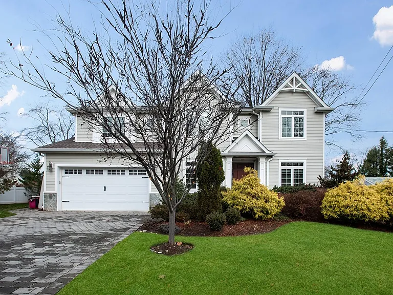 15 Woodland Rd — Photo 3