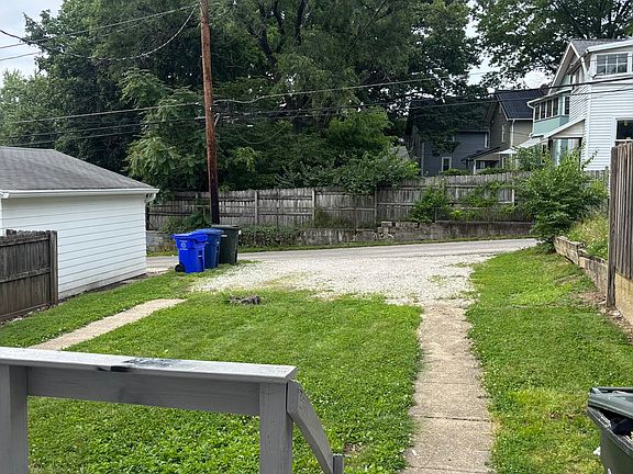 5th image of 206 E Blake Ave