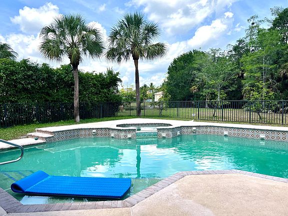 3rd image of 15683 Cypress Park Drive