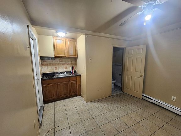 5th image of B1-22 Horatio St #B1