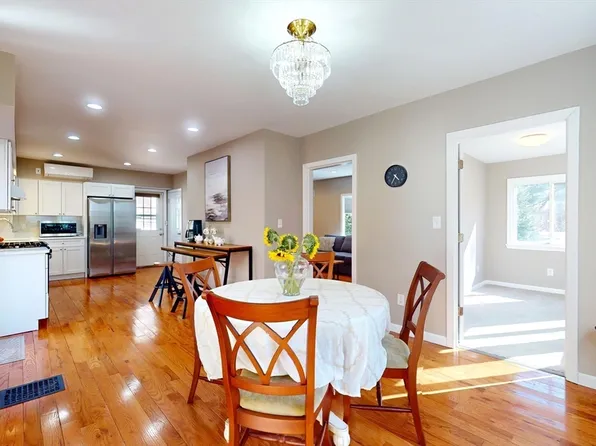 707 South St, Waltham, MA 02453