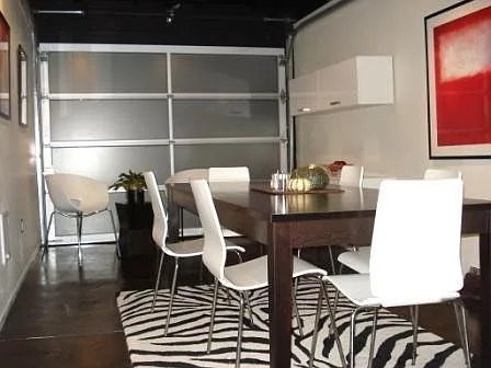 Indoor/outdoor garage room - 933 Dogwood St