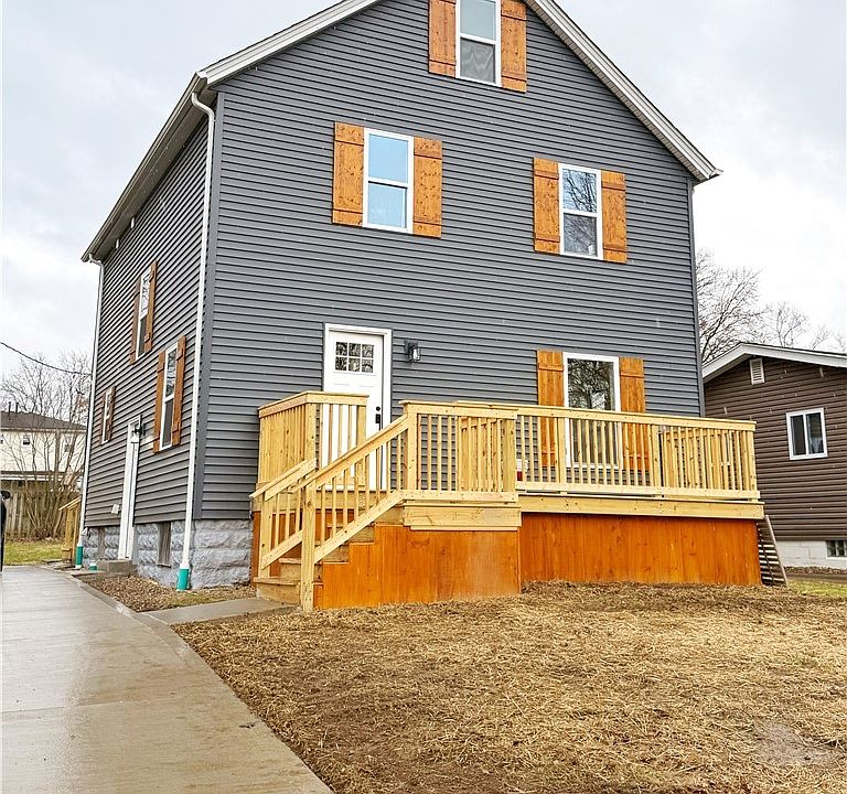 1st image of 416 Bronson St