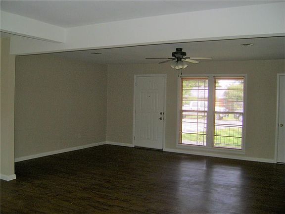 3rd image of 3201 Columbia Dr