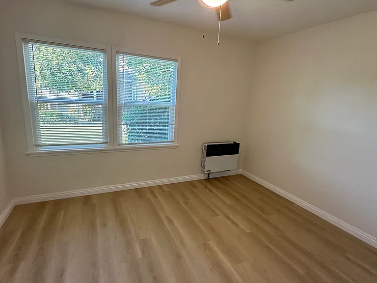 4750 N Lakewood Blvd #B — Photo 3