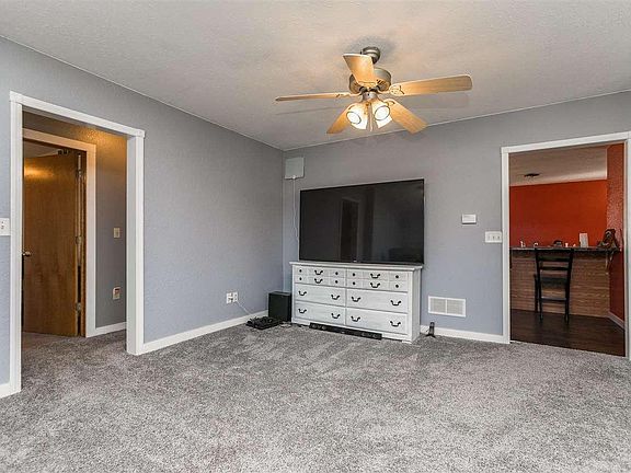 5th image of 314 E 1st Ave