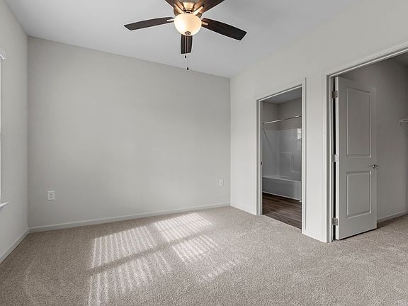 4th image of 120 Grove Cir APT 301