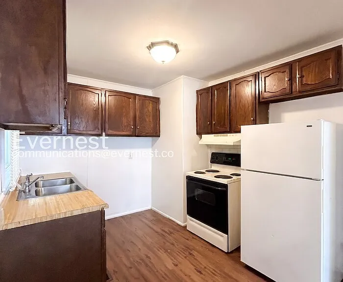 1242 Addison Ave — Photo 2