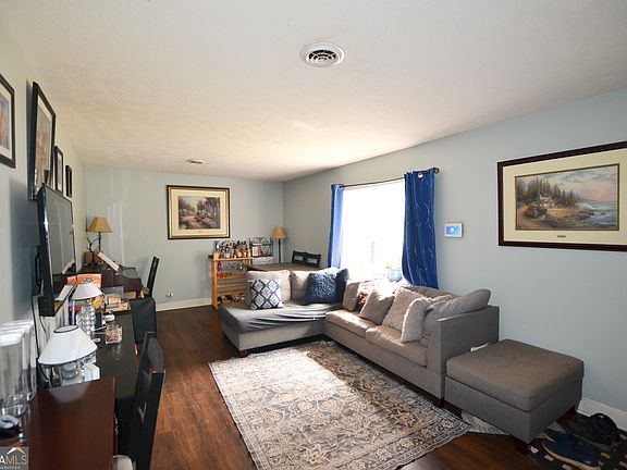 4th image of 172 Merrybrook Dr