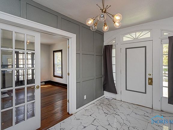 3rd image of 2852 Parkwood Ave