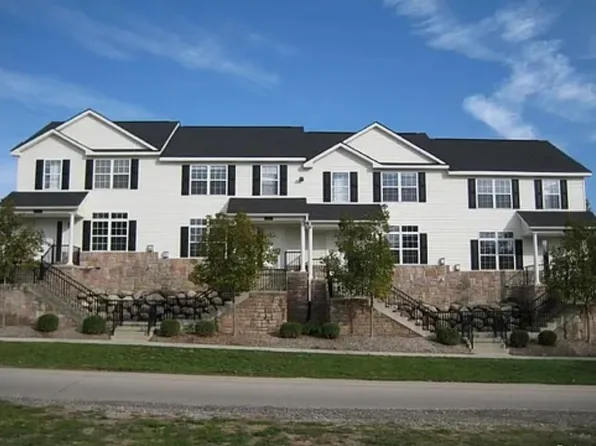 937 Creekwood Ln Unit 937, Milford, MI 48381