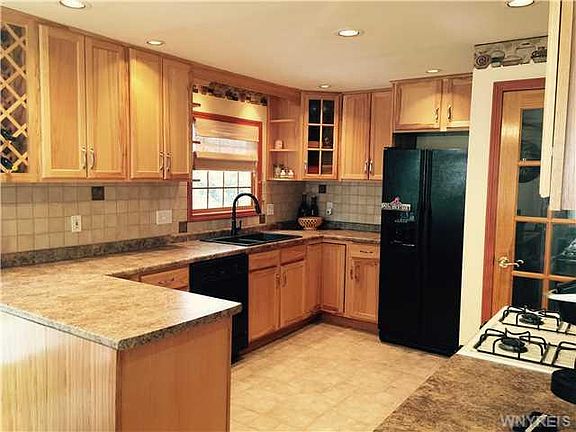 5th image of 202 Southwood Dr
