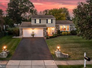 5967 Griscomb Dr, Bensalem, PA 19020