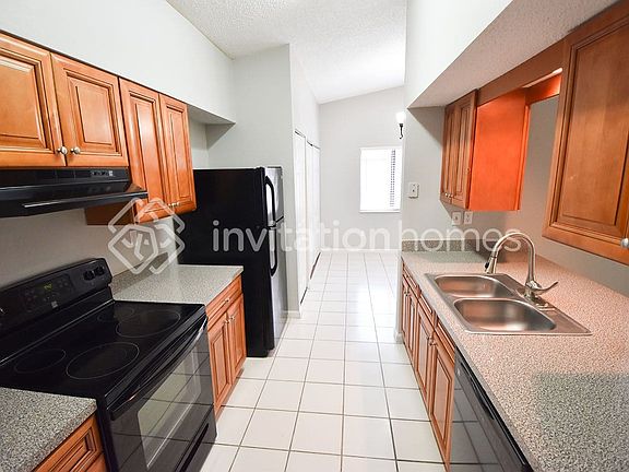 4th image of 10626 Hearthstone Dr