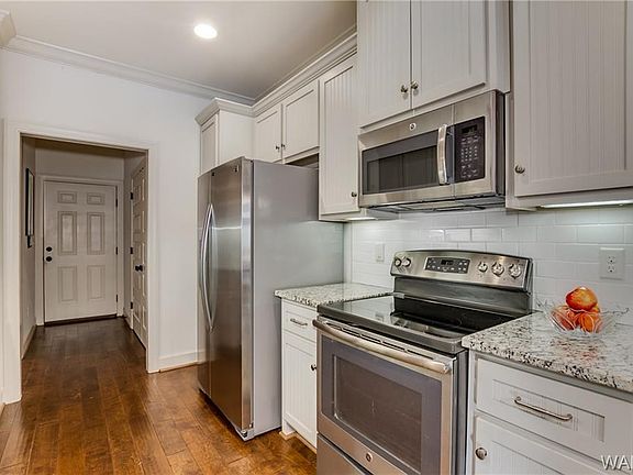 3rd image of 1915 Waterford Ln