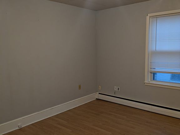 4th image of 167 Greenwood St Floor 1