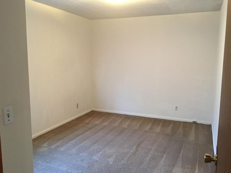 2nd image of 4220 Locust St Fl 1ST