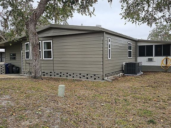5th image of 3325 Bay Oaks Dr