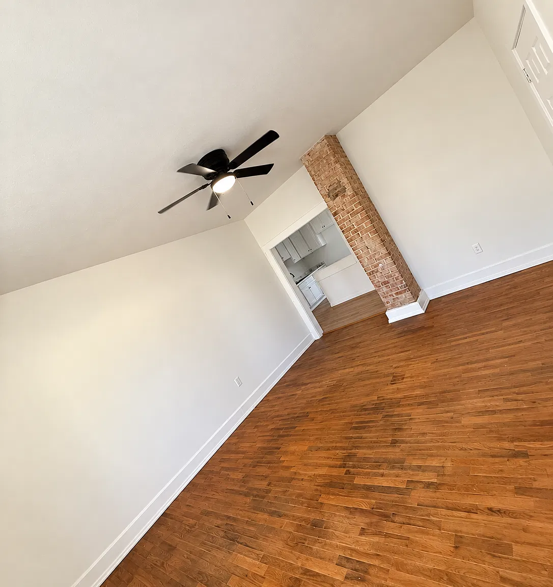 2 bed, 1000 sqft, $1,250 — Photo 2