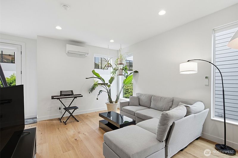 5th image of 514 NE 102nd Street #B