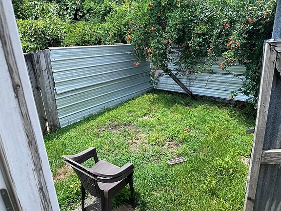 5th image of 7418 Claremont Dr