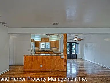 2nd image of 4624 W 172nd St APT D