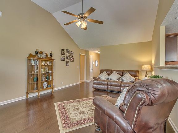 5th image of 1214 Aretha Dr