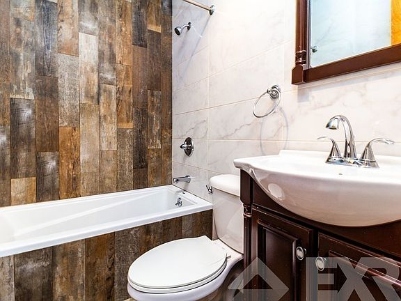 5th image of 381 Metropolitan Ave #2C