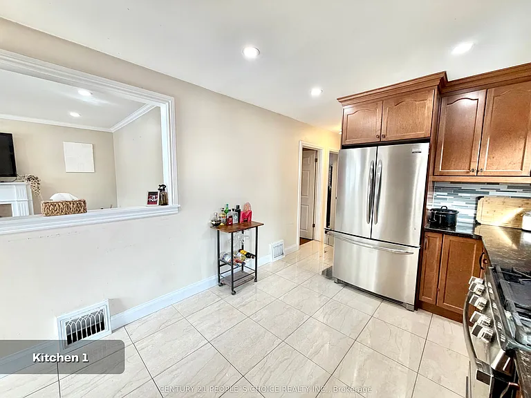 67 Highland Ave #MAIN FLOOR — Photo 9