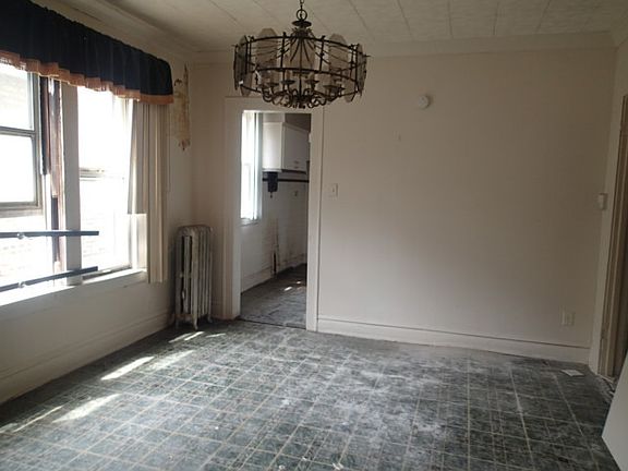 3rd image of 7914 S Dante Ave
