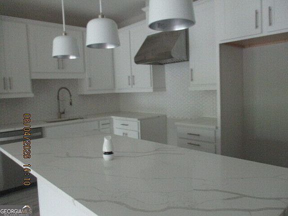 5th image of 2406 Lakeshore Ln